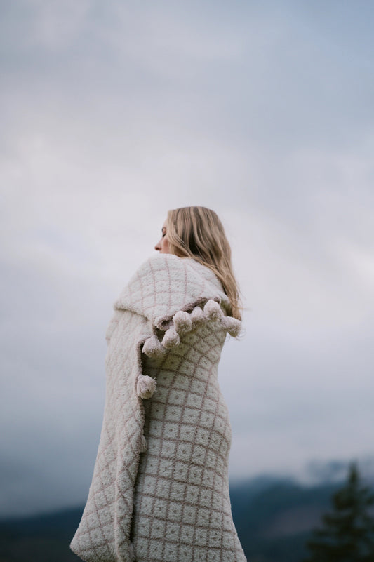 Rainy Day & Baby's Breath Diamond Point 2.0 with Tassels Print Extended Throw