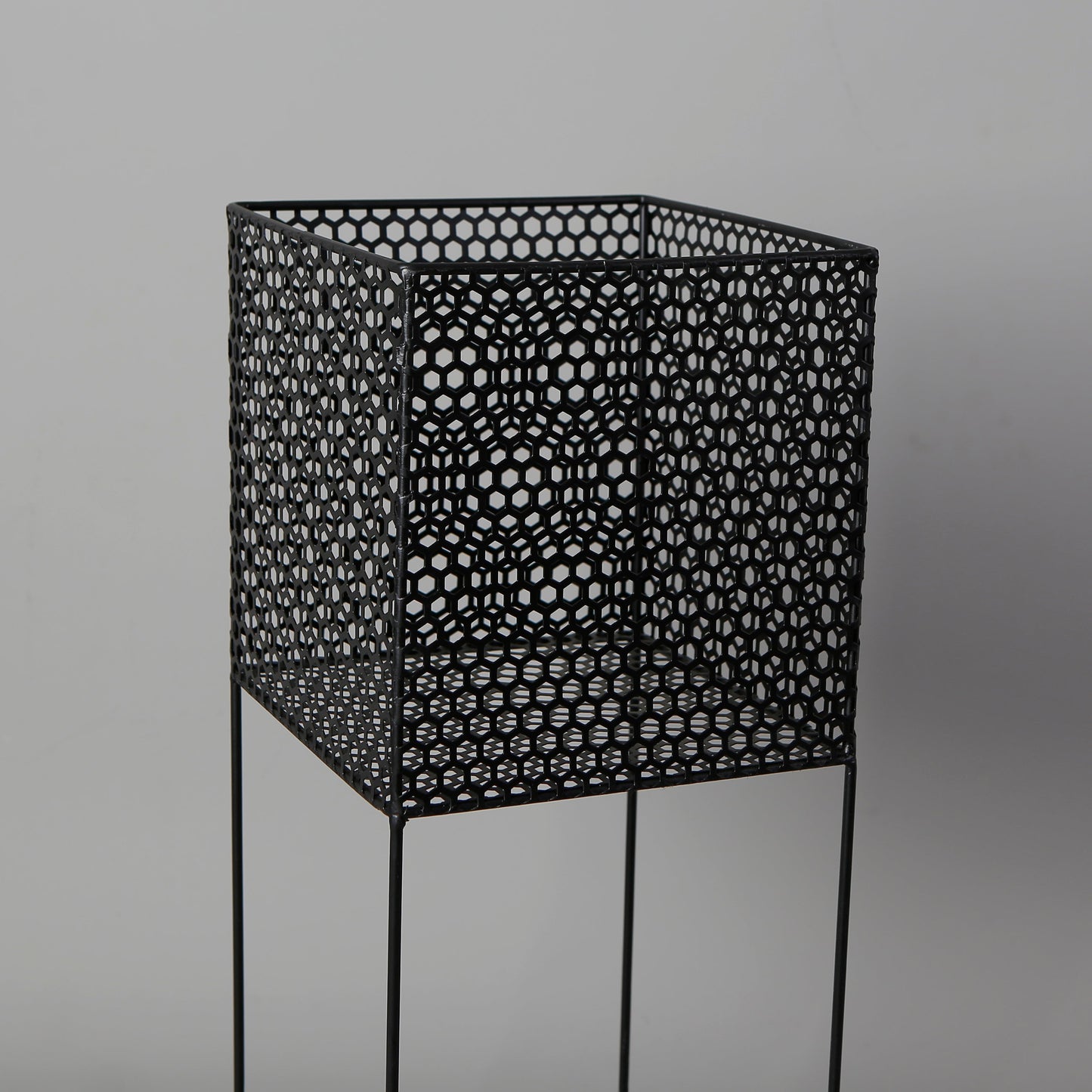 Salma Black Raised Metal Pot Planter 2.3’