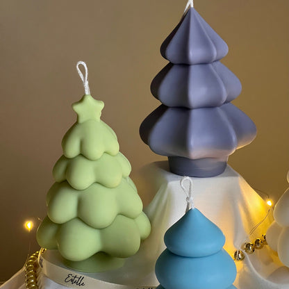 手注ぎクリスマスツリーソイキャンドル：ホリデーの飾り付けに
