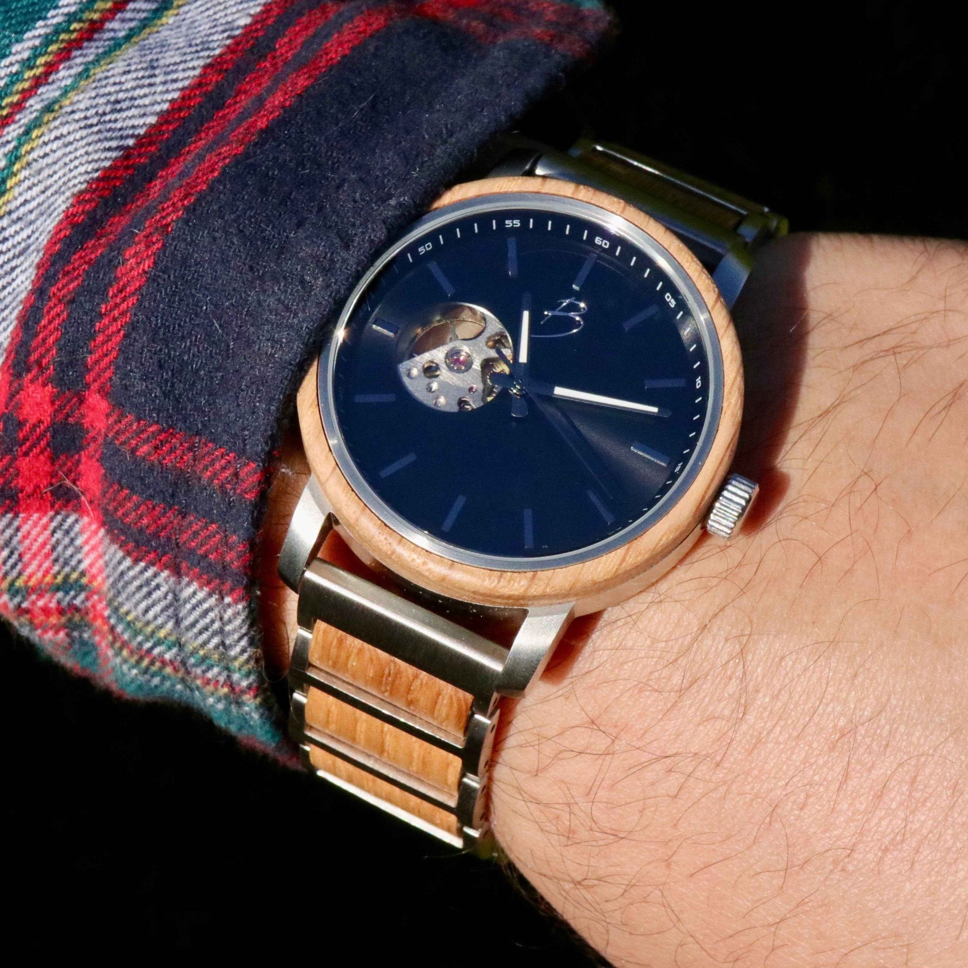 Montre Bürgi en bois de baril de whisky recyclé