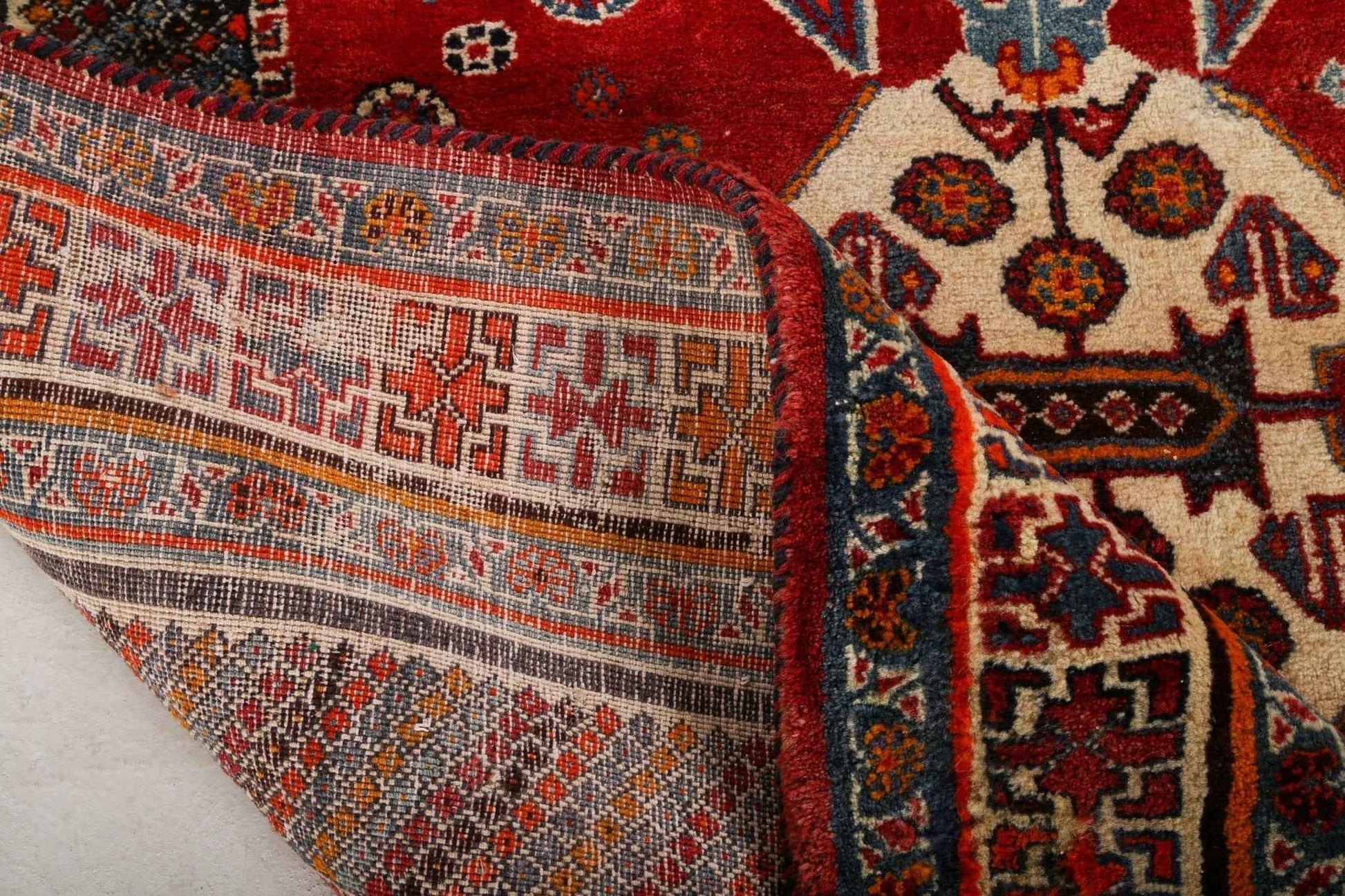 Persian Shiraz Rug | 5' 8" x 6' 10"