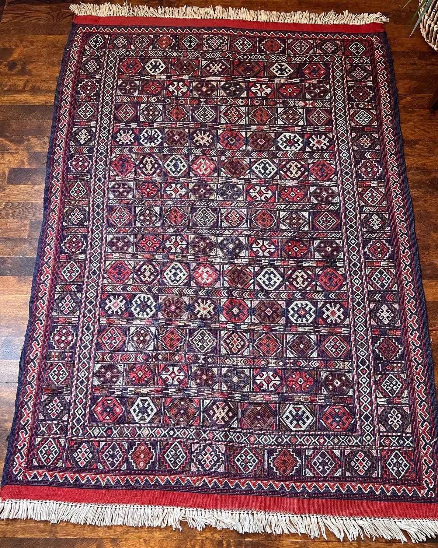Persian Suzani Kilim | 5' 6" x 5'