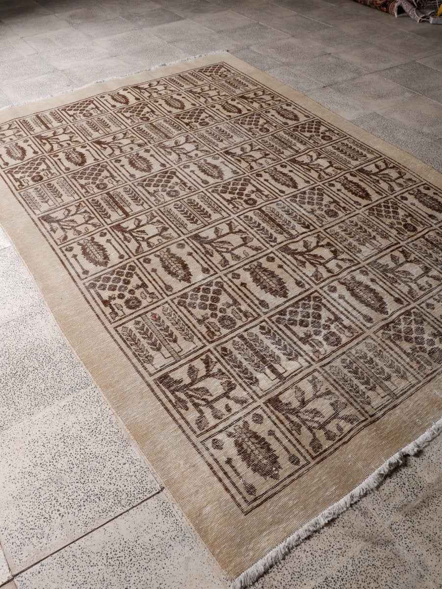 Persian Tabriz Rug | 5' 11” x 8' 10"